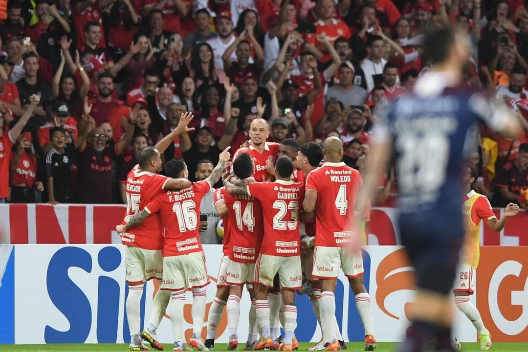 A vitória que D'Ale merecia: com golaço do ídolo, Inter vira sobre o Fortaleza n...