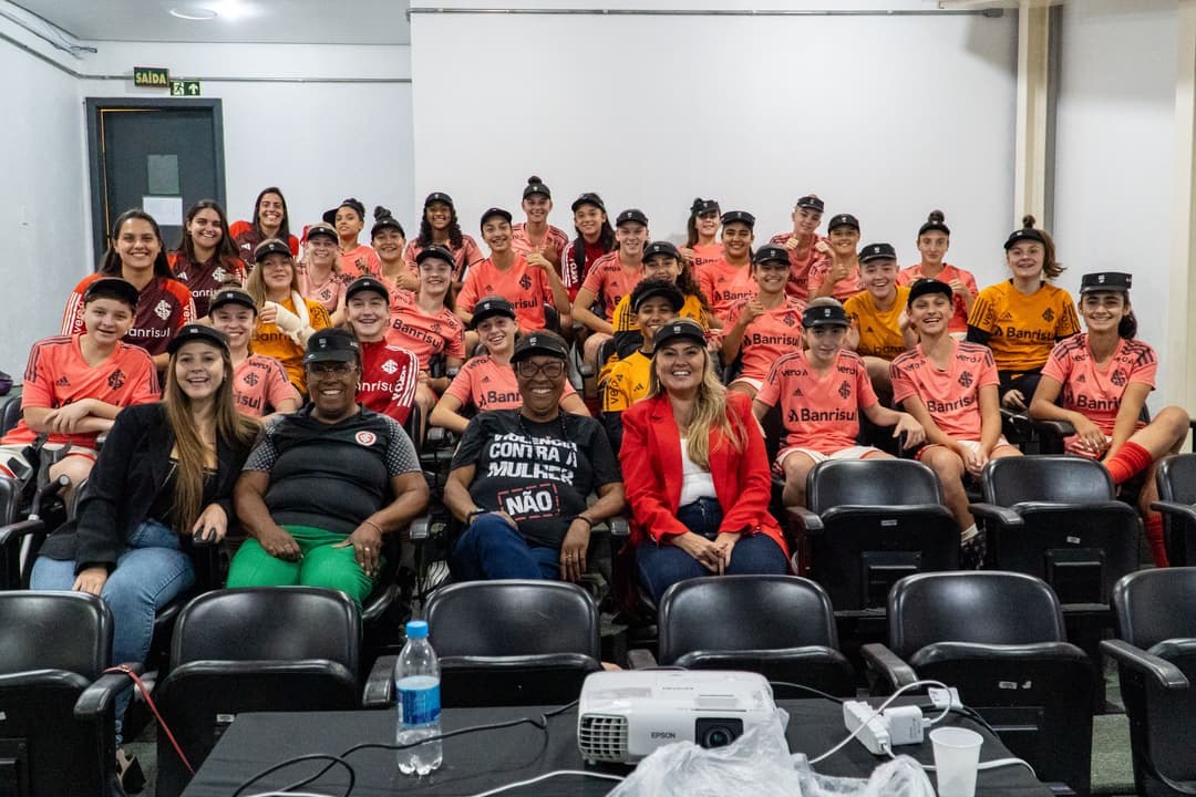 Base das Gurias Coloradas participam de palestra sobre Assédio e Violência de Gê...