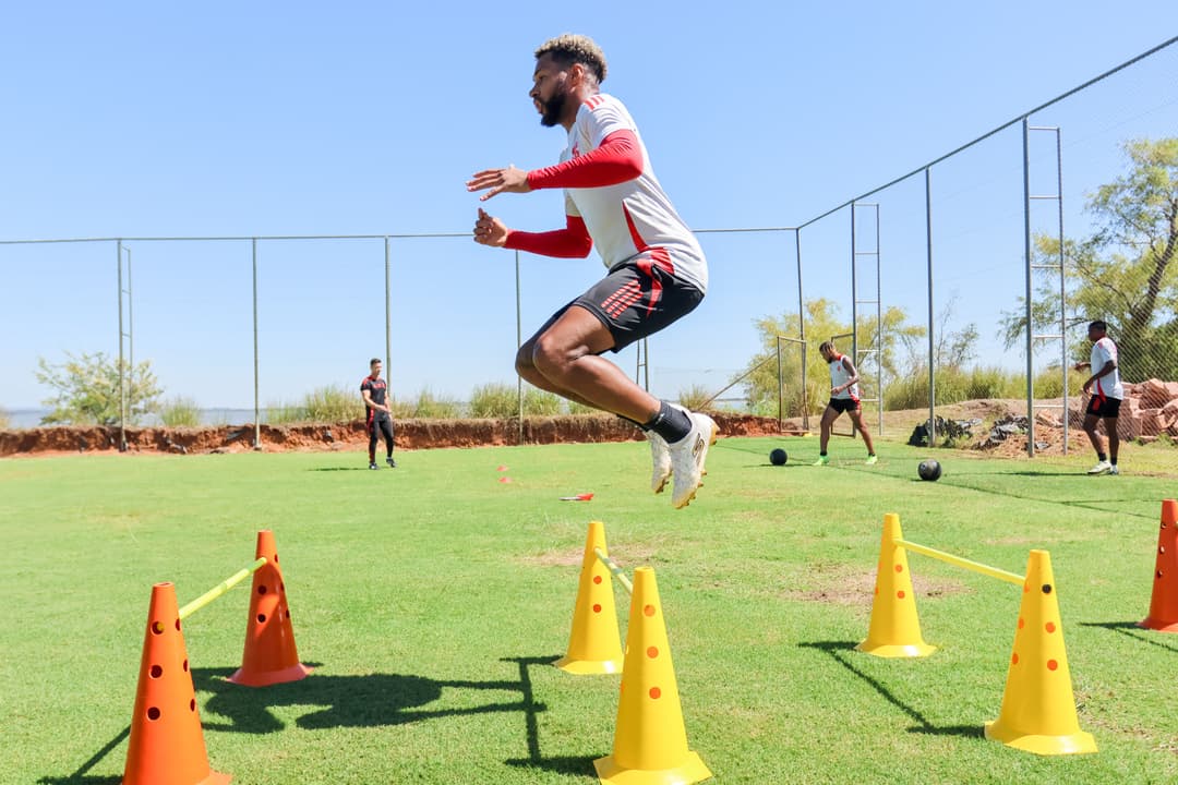 Equipe trabalha mirando estreia no Brasileirão