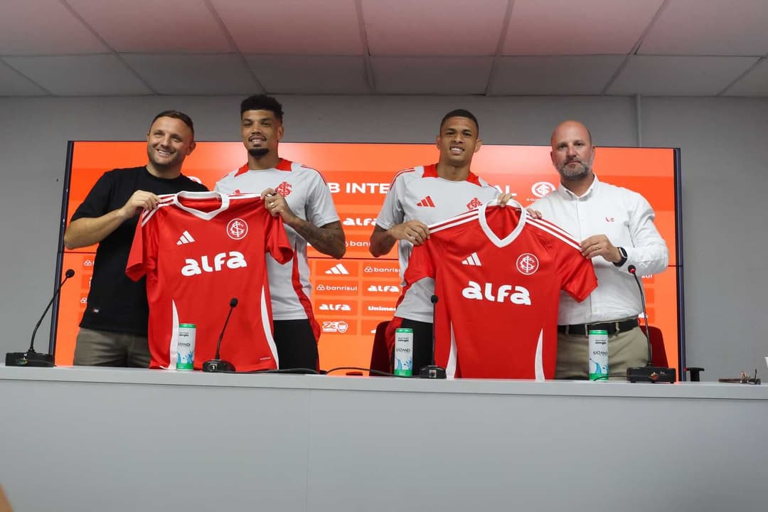 Óscar Romero, Juninho e Diego Rosa são apresentados no CT Parque Gigante