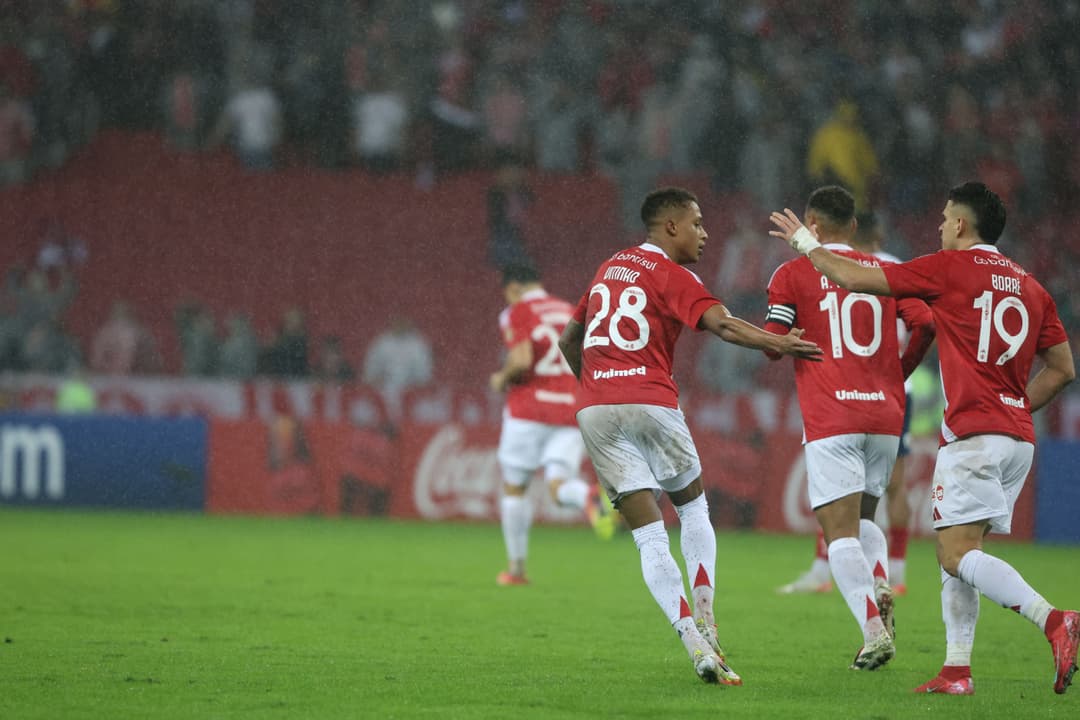 INTER VIRA E AVANÇA PARA AS OITAVAS NA LIDERANÇA DO GRUPO DA MORTE