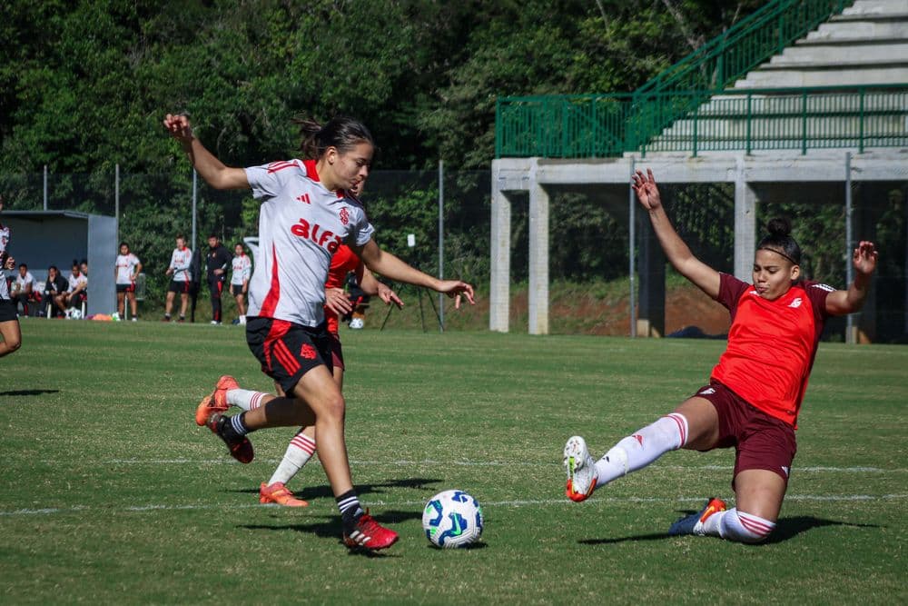 Gurias Coloradas encerram semana de trabalho com jogo-treino contra a equipe do ...