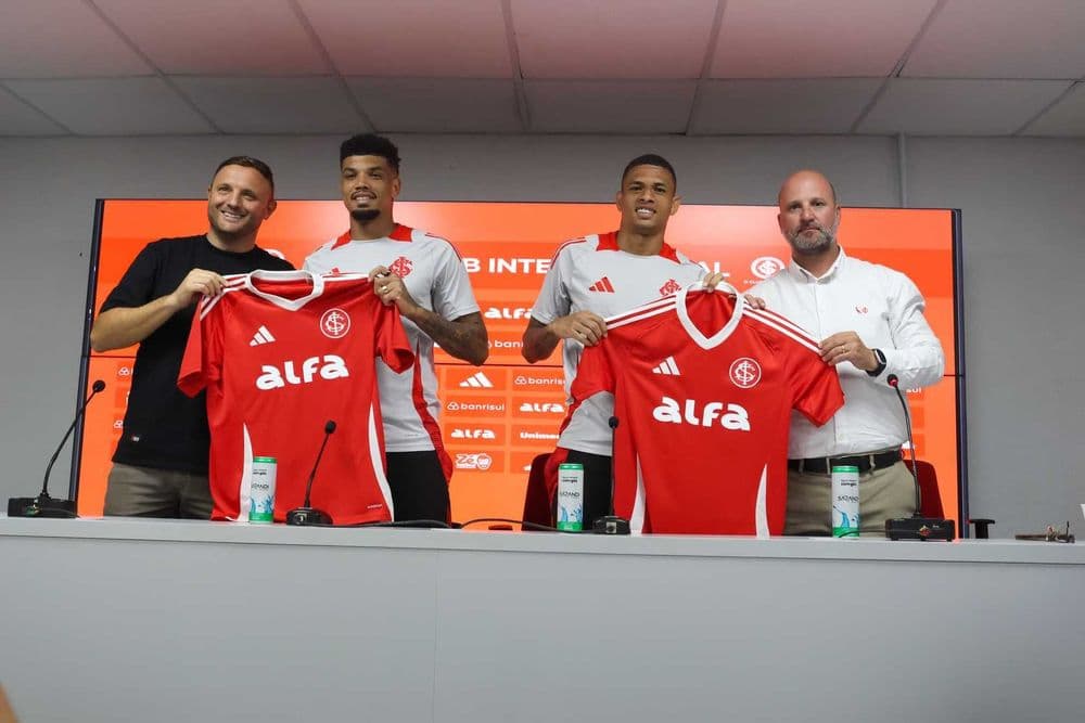 Óscar Romero, Juninho e Diego Rosa são apresentados no CT Parque Gigante