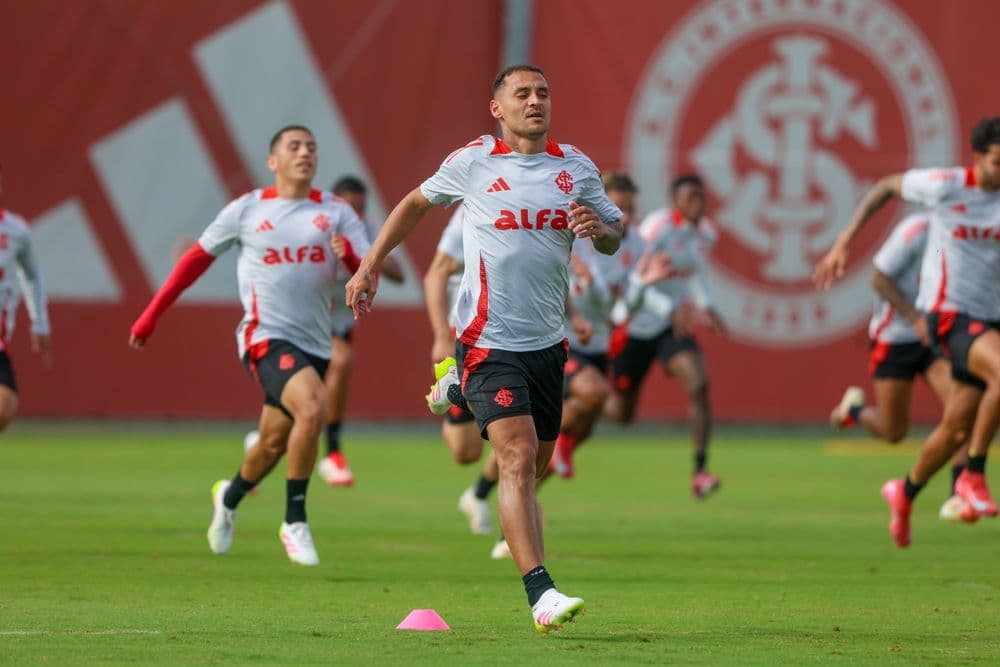 Colorado vai ao Uruguai para duelo com Nacional