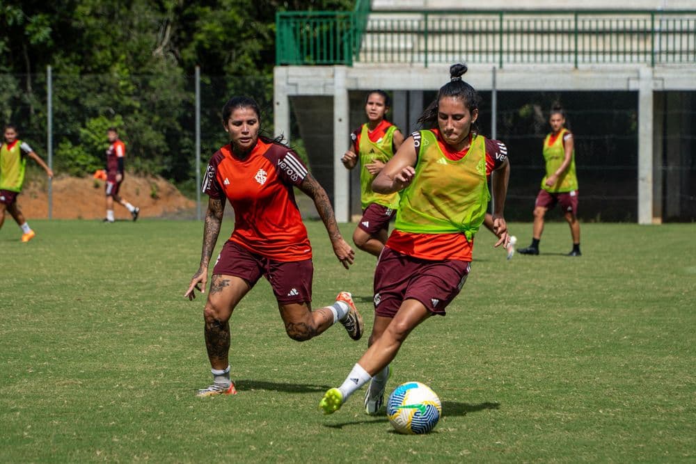 Gurias Coloradas encerram o segundo mês de pré-temporada