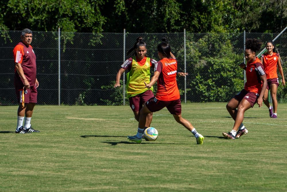 Gurias Coloradas se preparam para enfrentar o Criciúma